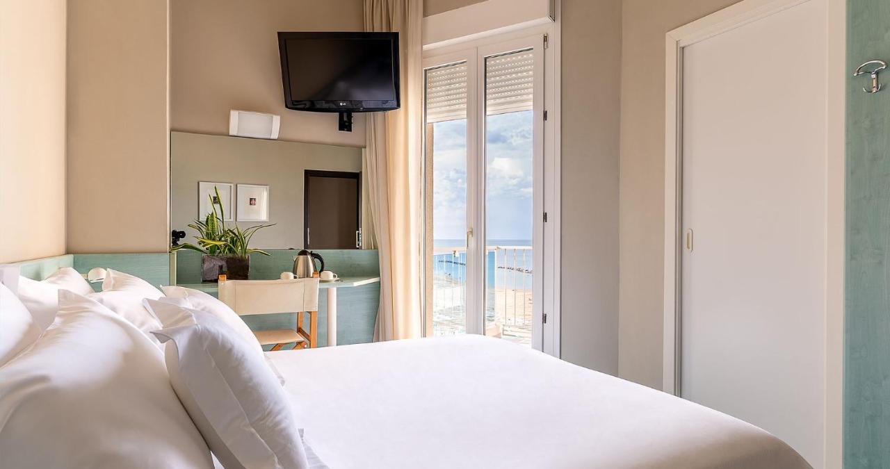 Victoria Palace Hotel Cattolica Exterior photo